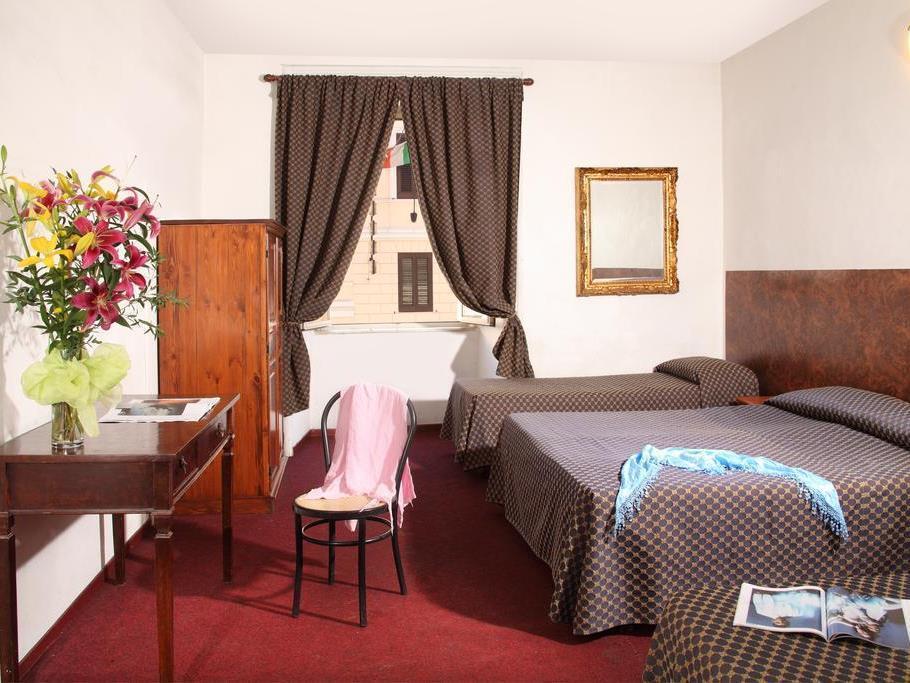 Quintuple Room